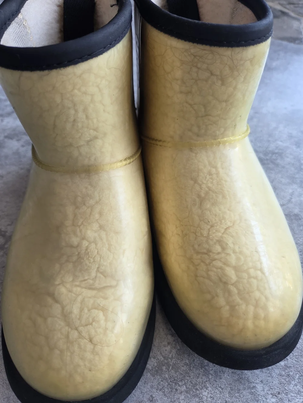 UGG Mini Ankle Rain Boots Size 4